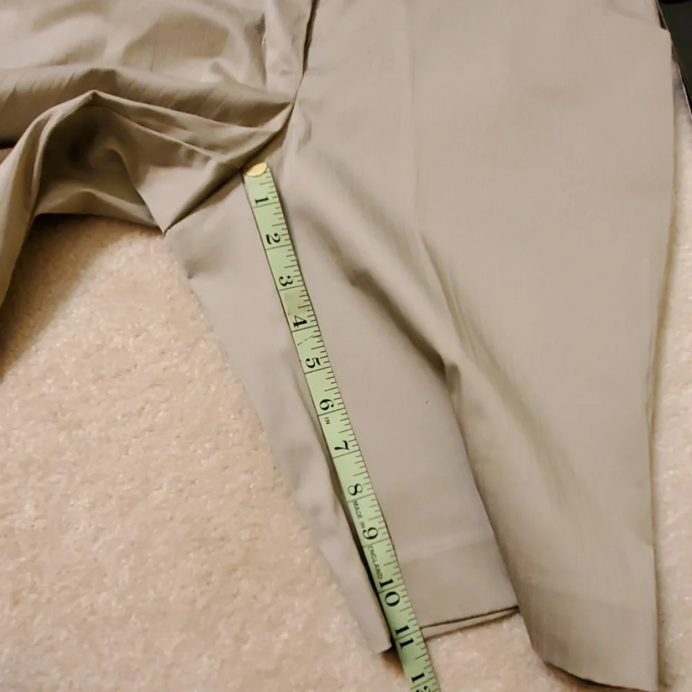 Daisy Fuentes shorts Bermuda tan size 6 NEW